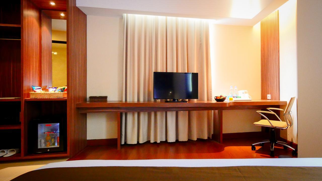 Prime Park Hotel & Convention Pekanbaru Esterno foto